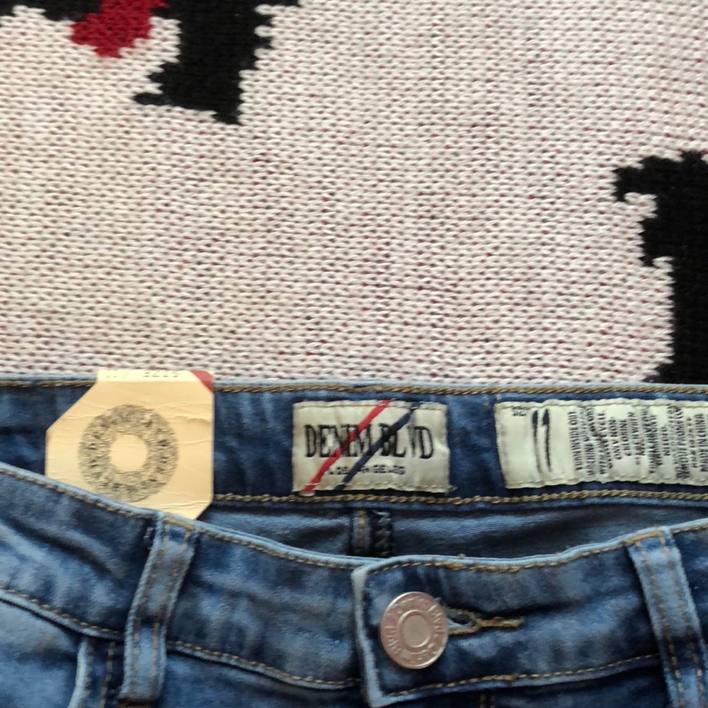 Denim Blvd Medium washes distressed fishnet jeans - Picture 3 of 4